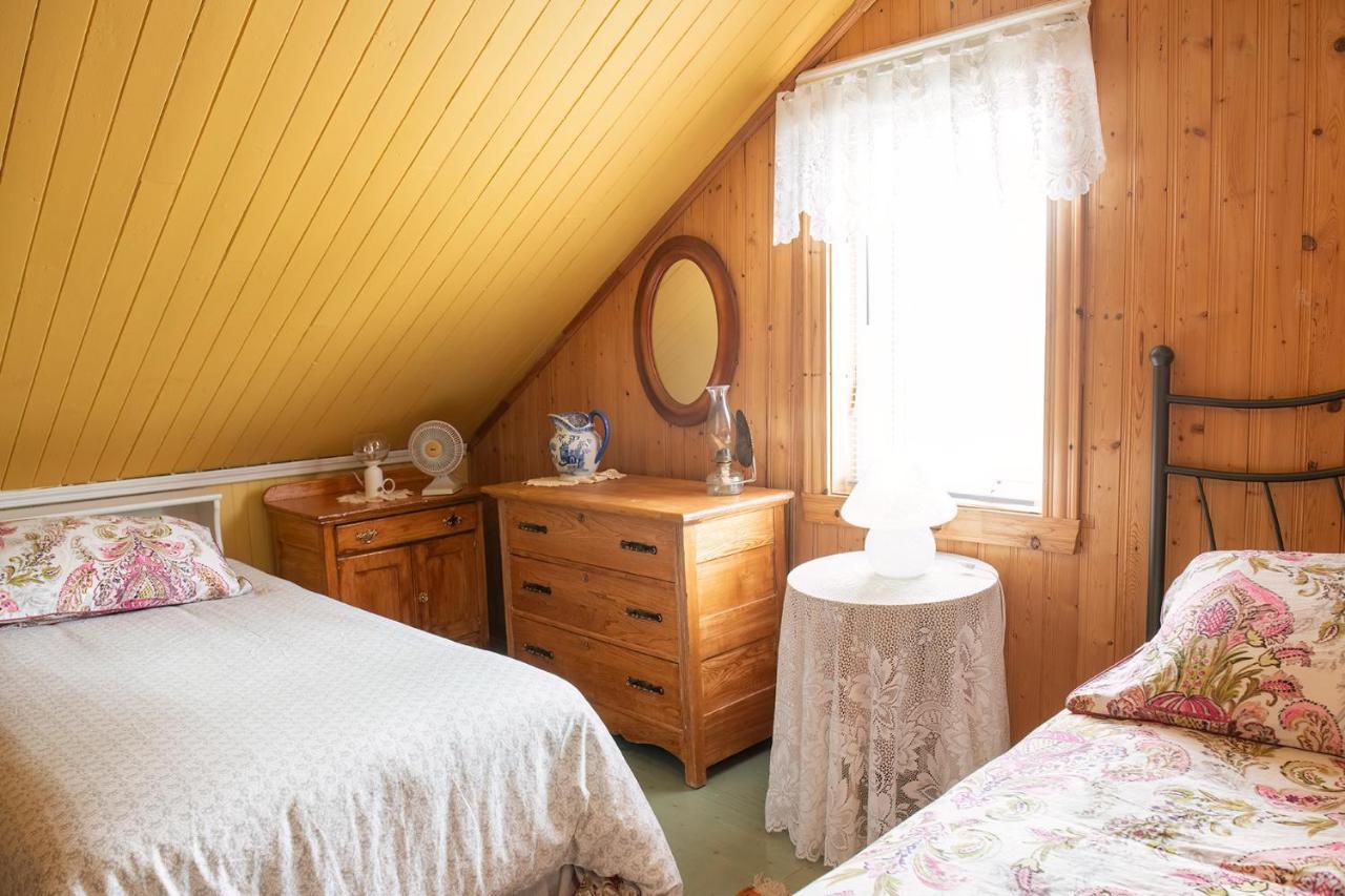 Bed and Breakfast Bed & Cafe Petit Papillon Grandes-Bergeronnes Exterior foto